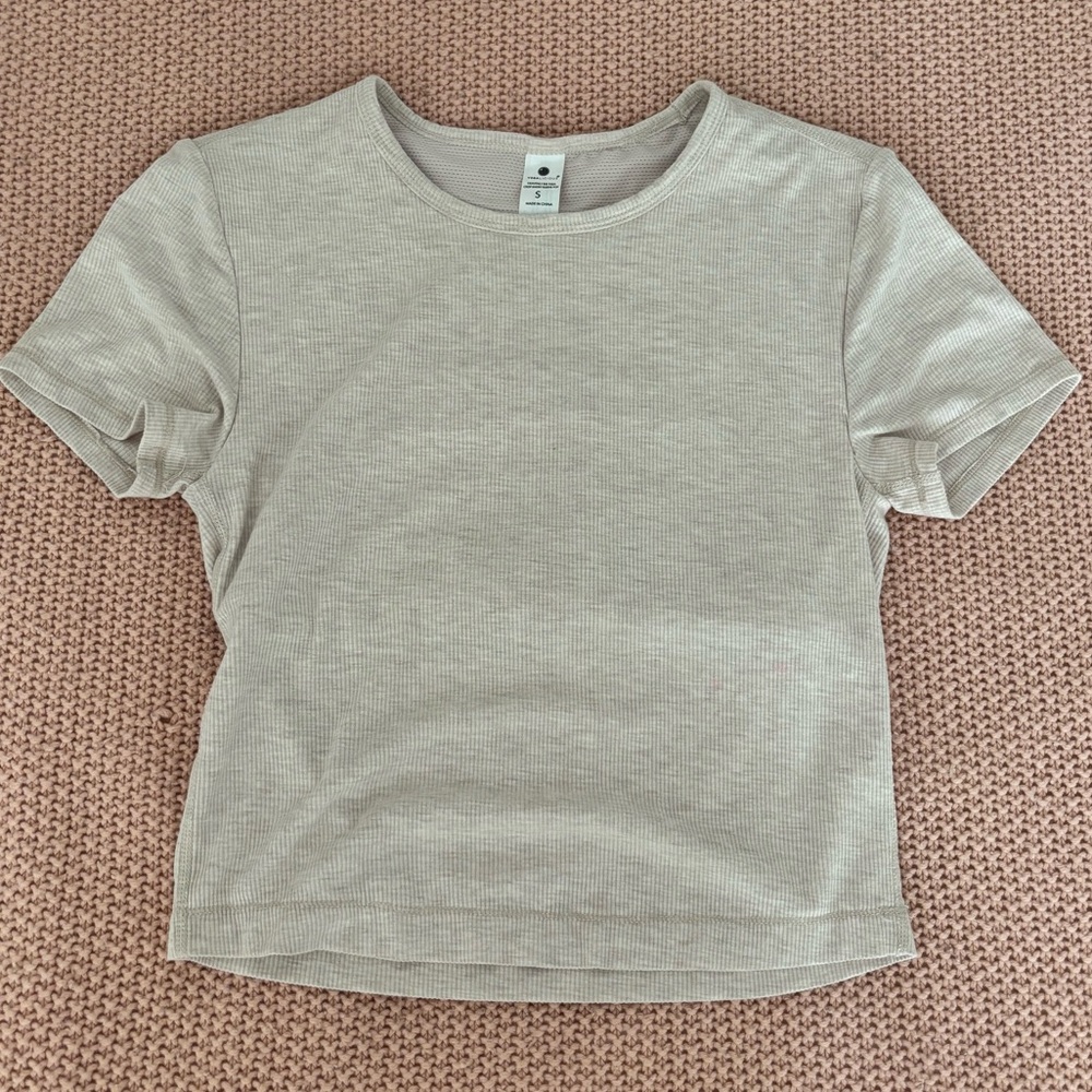 Beige Ribbed T-Shirt w/ shelf bra (built-in) - Small - Yogalicious - GUC ❣️